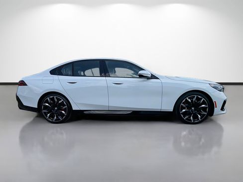 New 2027 BMW 530i RWD image 2