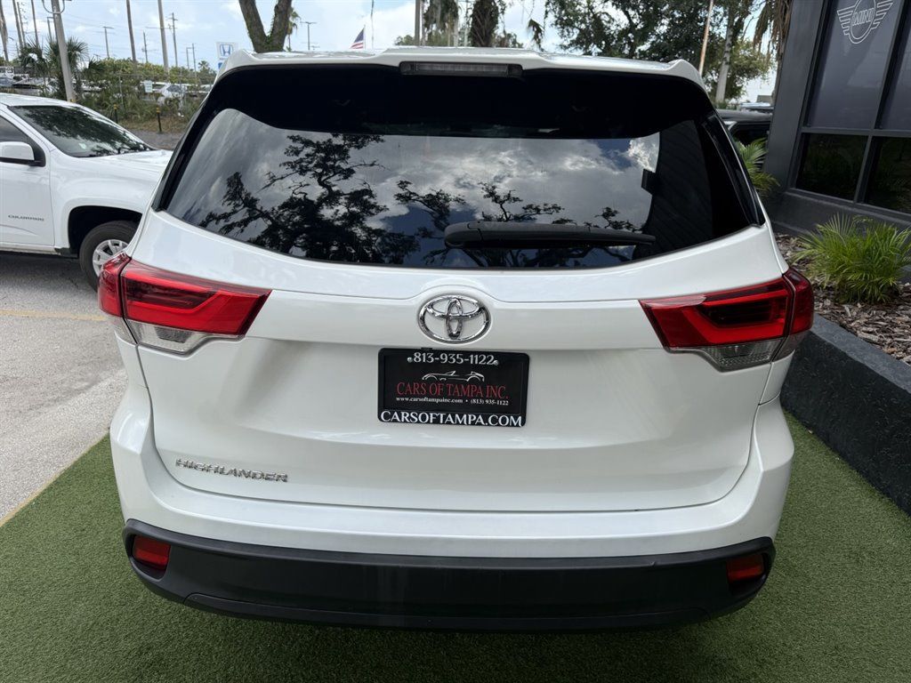 Used 2019 Toyota Highlander LE FWD image 5