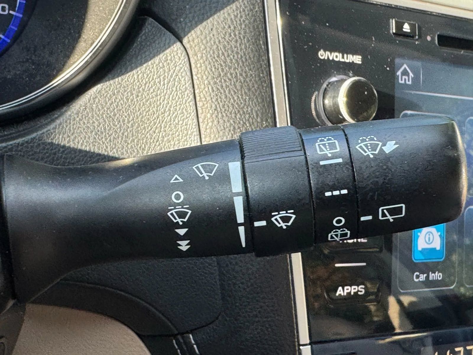 Used 2018 Subaru Outback 2.5i Premium AWD/4WD image 30