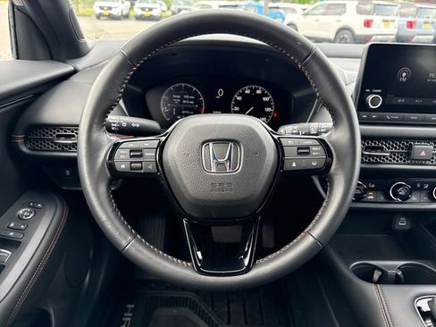 Used 2025 Honda HR-V Sport image 18