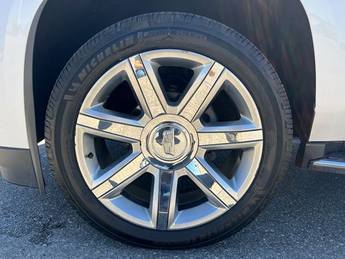 Certified 2019 Cadillac Escalade ESV Luxury AWD/4WD image 14