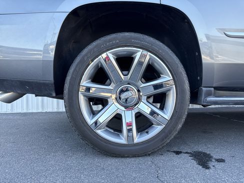 Used 2018 Cadillac Escalade Luxury w/ LPO, Radiant Package image 36