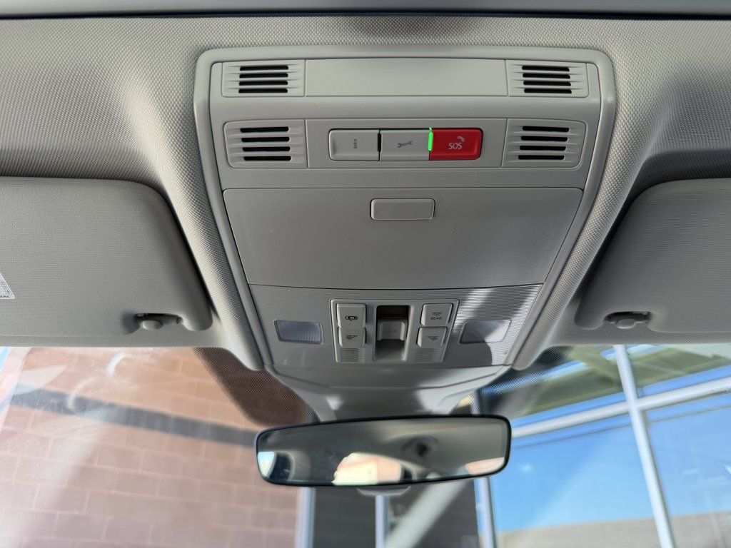 Used 2025 Volkswagen Jetta SE w/ Sunroof Package FWD image 26