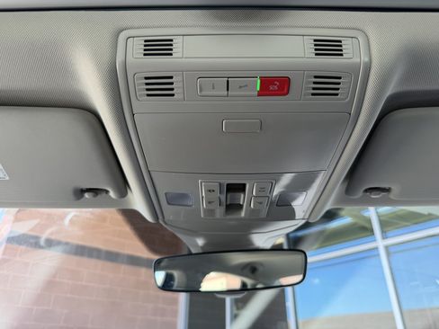 Used 2025 Volkswagen Jetta SE w/ Sunroof Package FWD image 26