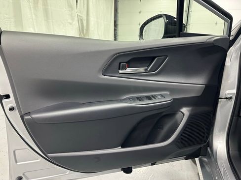 Used 2025 Toyota Prius XLE image 7