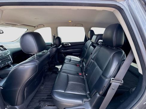Used 2019 Nissan Pathfinder SL FWD image 11