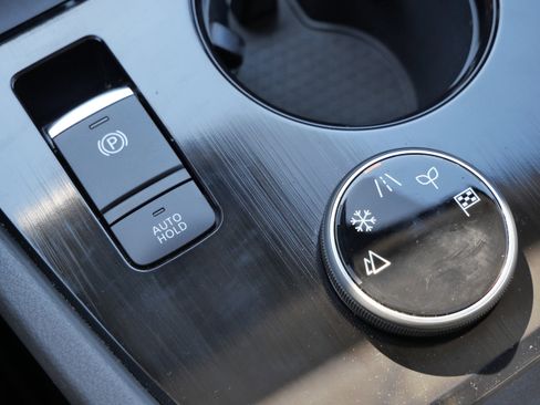 Used 2025 Nissan Rogue SL w/ Tech Package image 27