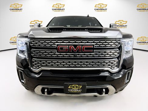 Used 2022 GMC Sierra 3500 Denali w/ Denali Black Diamond Edition AWD/4WD image 2