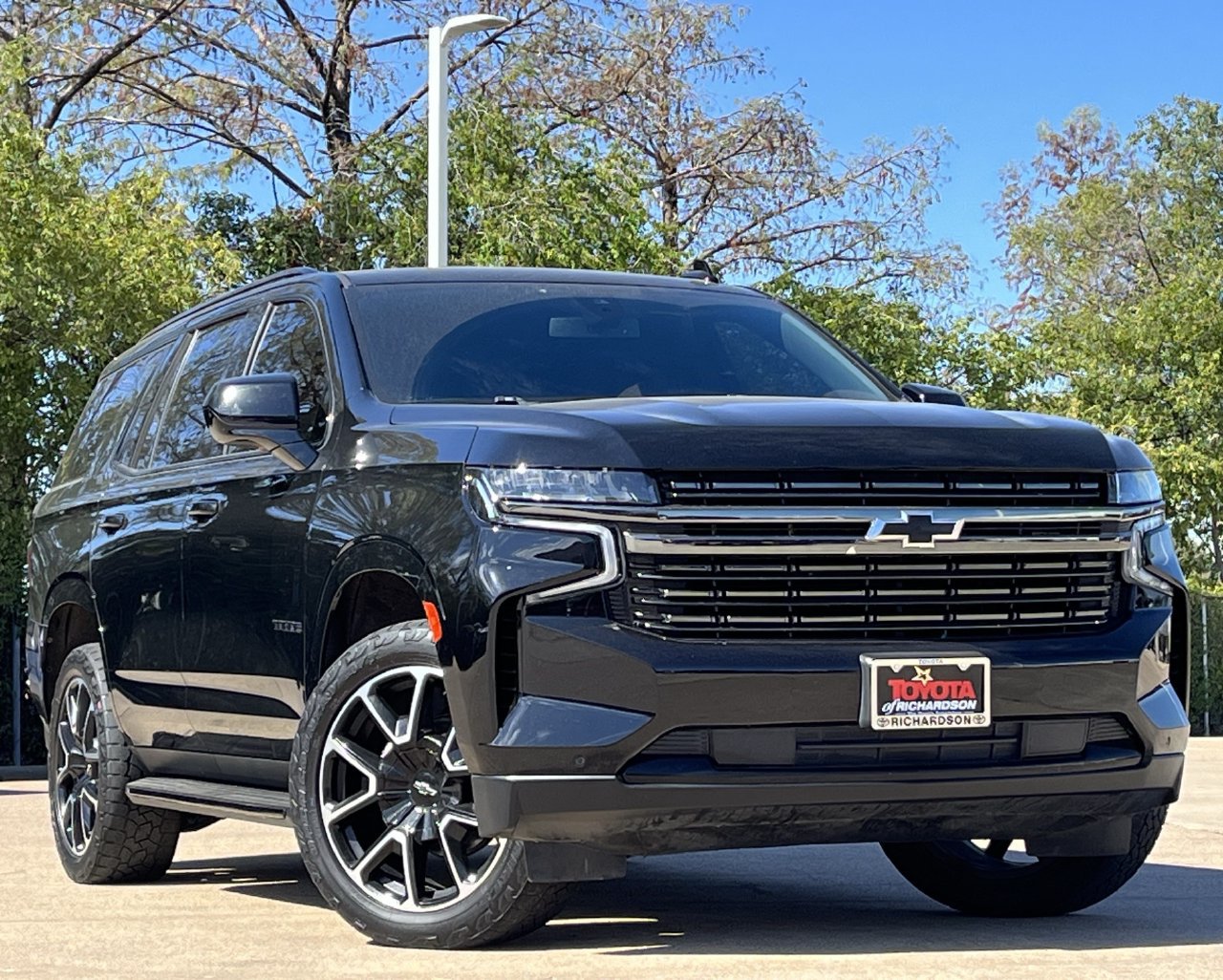 Used 2022 Chevrolet Tahoe RST AWD/4WD image 2