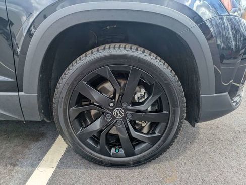 Used 2023 Volkswagen Taos SE w/ Black Wheel Package image 11
