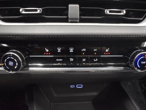 Used 2025 Chevrolet Equinox LT AWD/4WD image 27