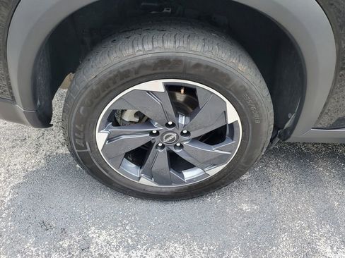 Used 2024 Nissan Rogue SV FWD image 5
