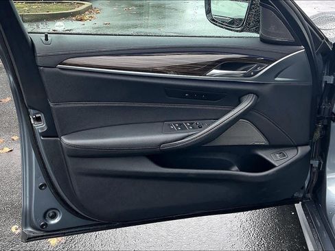 Used 2020 BMW M550i xDrive image 25