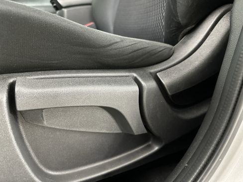 Used 2021 Nissan Rogue Sport S image 16