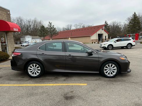 Used 2019 Toyota Camry XLE image 4