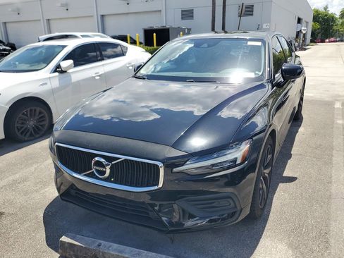 Used 2020 Volvo S60 T5 Momentum FWD image 2