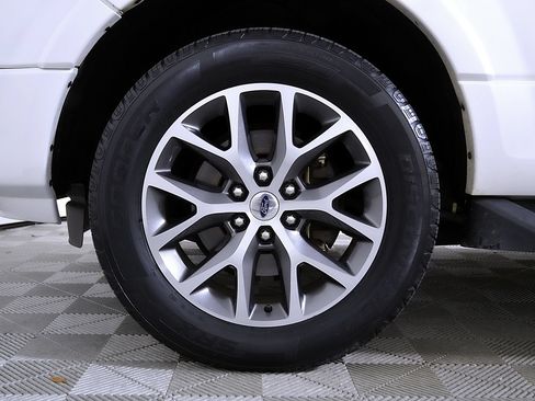 Used 2017 Ford Expedition XLT w/ Equipment Group 202A RWD image 13