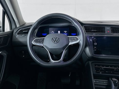 Used 2023 Volkswagen Tiguan SE FWD image 17