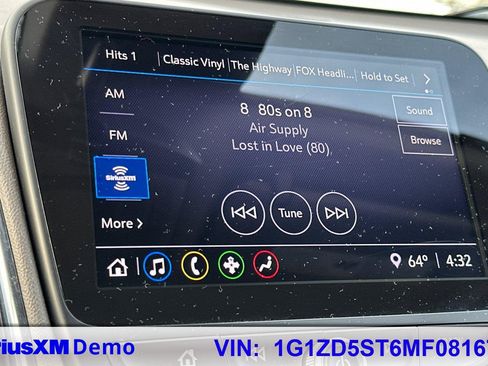 Used 2021 Chevrolet Malibu LT image 32