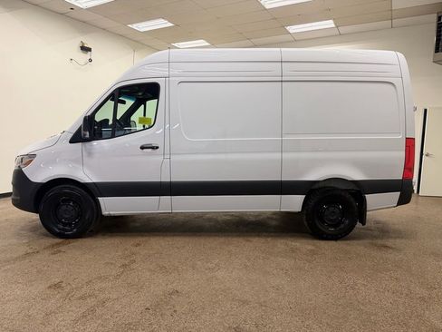 Used 2025 Mercedes-Benz Sprinter 2500 image 2