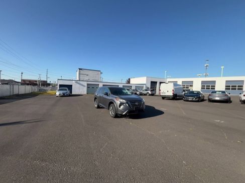 Used 2024 Nissan Rogue S AWD/4WD image 14
