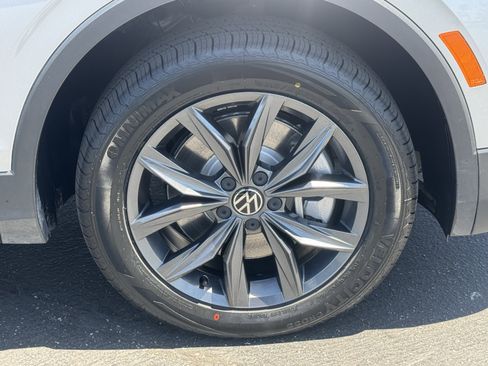 Used 2022 Volkswagen Tiguan SE AWD/4WD image 12