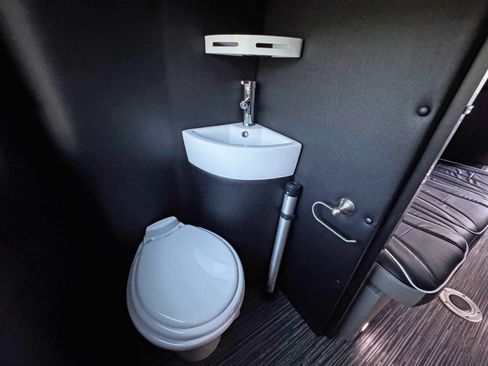 Used 2023 Mercedes-Benz Sprinter 3500 image 90