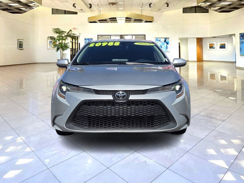 Used 2022 Toyota Corolla LE FWD image 2