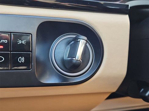 Used 2021 Porsche Cayenne Turbo image 24