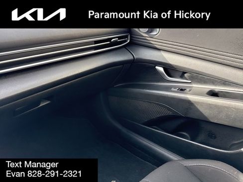 Used 2023 Hyundai Elantra SEL w/ Convenience Package image 25