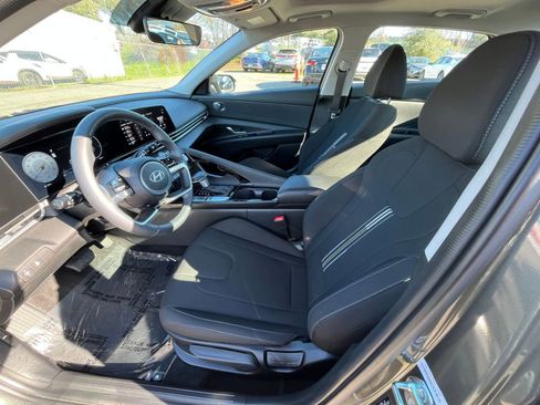 Used 2025 Hyundai Elantra SEL image 24