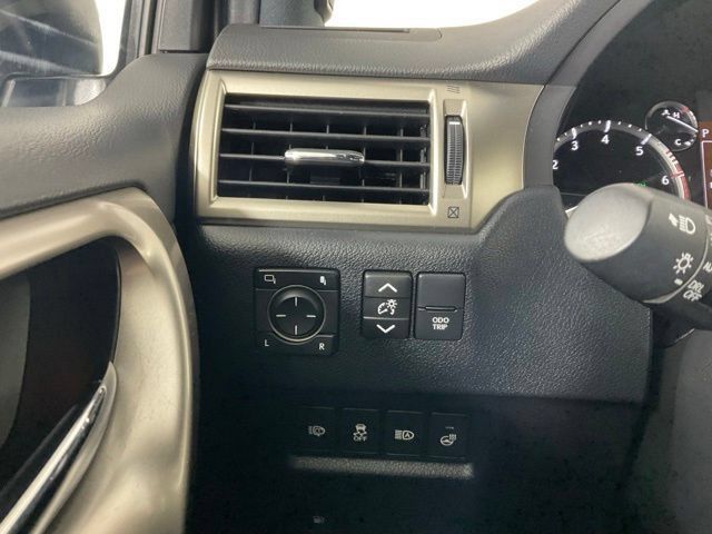 Used 2021 Lexus GX 460 Premium w/ Accessory Package AWD/4WD image 19