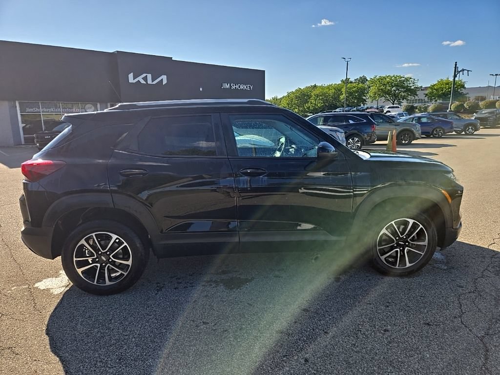 Used 2024 Chevrolet TrailBlazer LT AWD/4WD image 2