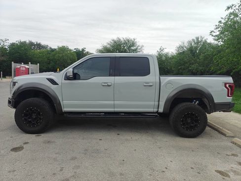 Used 2017 Ford F150 Raptor w/ Equipment Group 802A Luxury AWD/4WD image 7