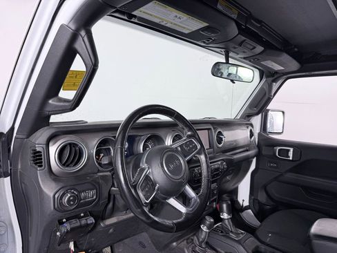 Used 2020 Jeep Gladiator Overland w/ Cold Weather Group image 22