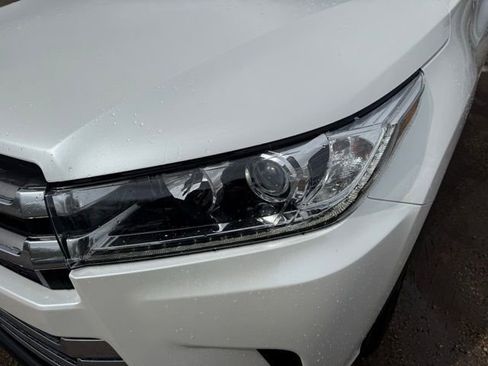 Used 2017 Toyota Highlander Limited AWD/4WD image 10