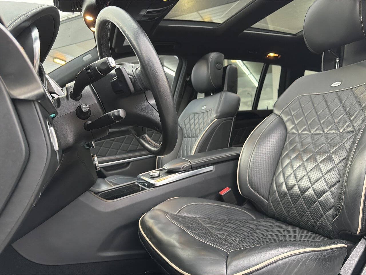 Used 2015 Mercedes-Benz GL 550 4MATIC w/ Driver Assistance Package image 43