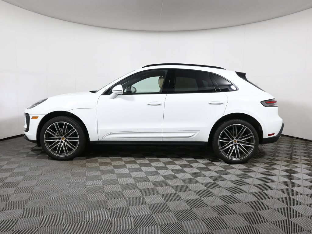 Used 2024 Porsche Macan AWD/4WD image 2