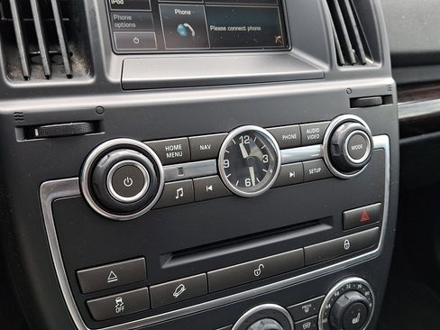 Used 2013 Land Rover LR2 AWD/4WD image 18
