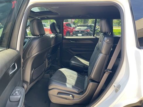 Used 2025 Jeep Grand Cherokee L Altitude AWD/4WD image 30