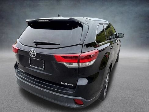Used 2018 Toyota Highlander XLE AWD/4WD image 5
