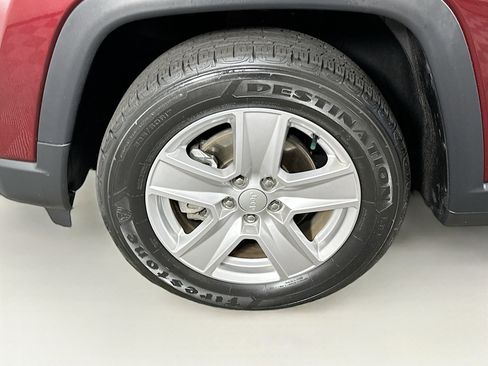 Used 2022 Jeep Compass Latitude image 11