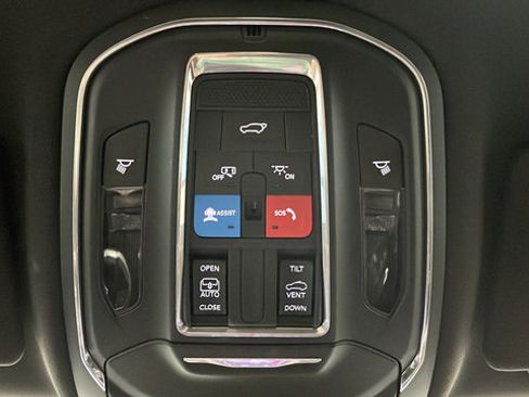 Used 2023 Jeep Grand Cherokee Altitude AWD/4WD image 31