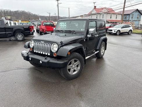 Used 2012 Jeep Wrangler Rubicon w/ PWR Convenience Group image 3
