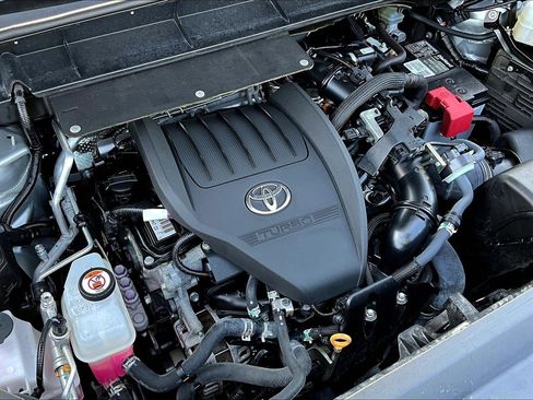 Used 2023 Toyota Highlander LE FWD image 31