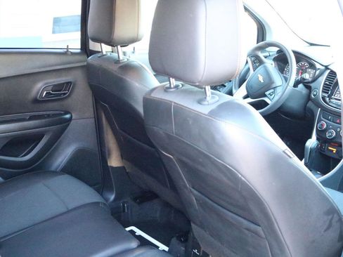 Certified 2022 Chevrolet Trax LT w/ Driver Confidence Package image 18