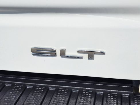 Used 2024 GMC Sierra 1500 SLT w/ SLT Premium Plus Package AWD/4WD image 11
