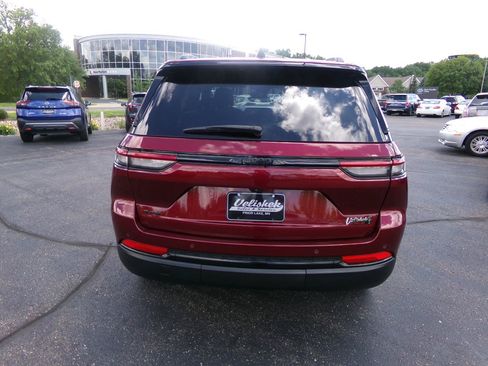 Used 2023 Jeep Grand Cherokee Altitude AWD/4WD image 5