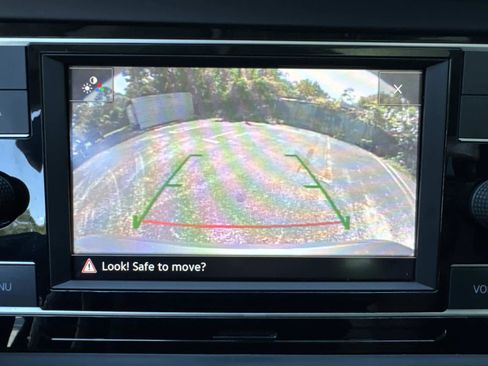 Used 2021 Volkswagen Jetta SE w/ SE Cold Weather Package image 23