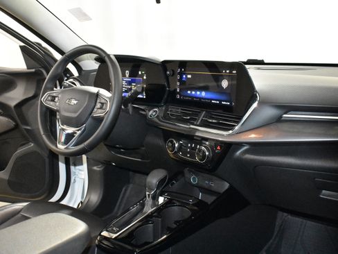 Used 2025 Chevrolet Trax ACTIV w/ Driver Confidence Package image 30